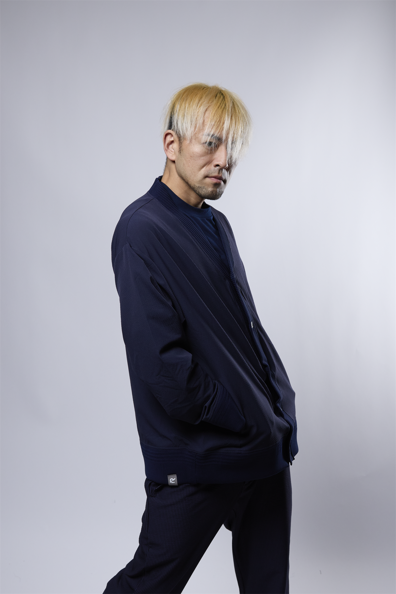 イソザイコンビVネックカーディガン 41-290100