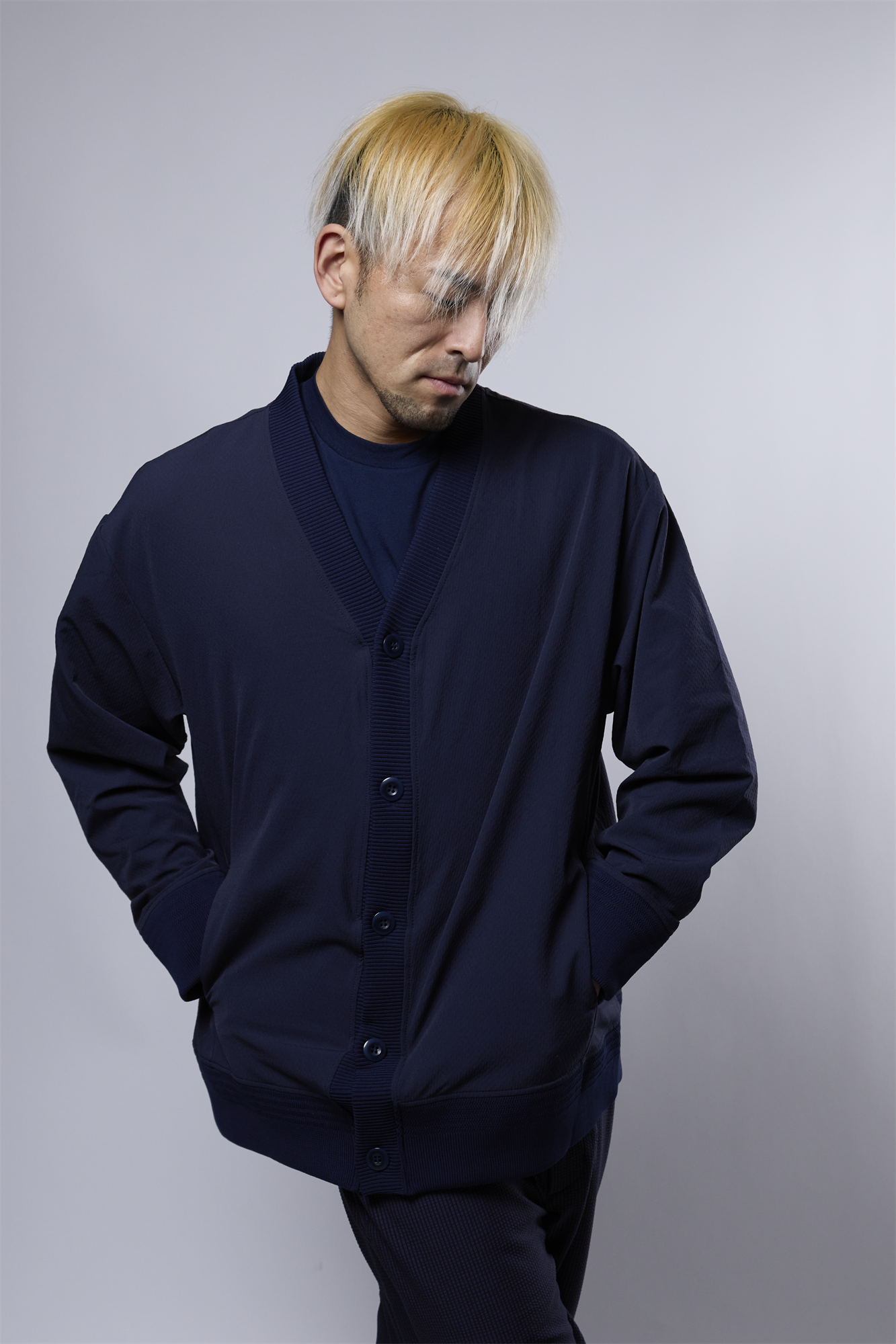 イソザイコンビVネックカーディガン 41-290100